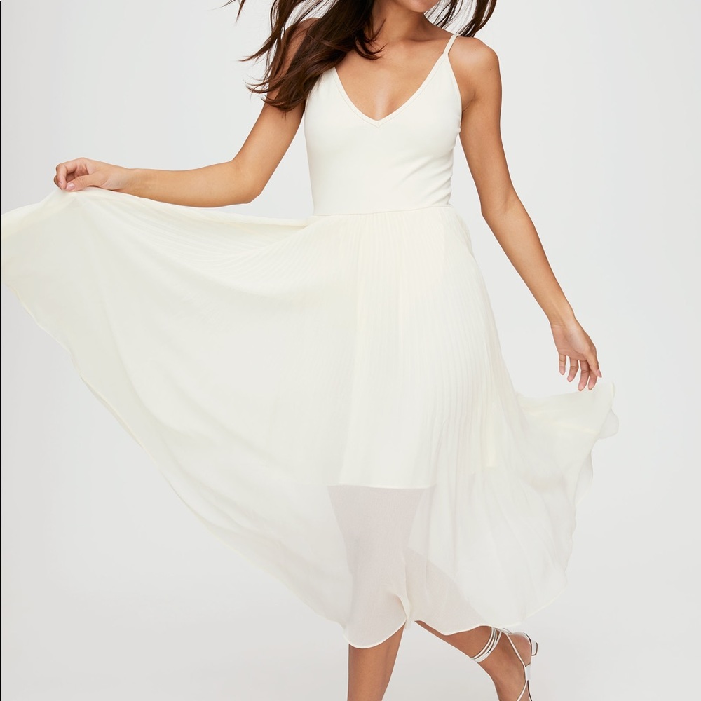 Aritzia Wilfred Daphnee Dress